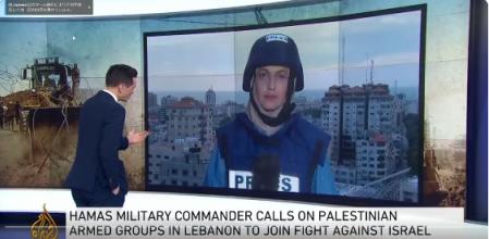 La reportera de Al Jazeera está realizando una conexión en directo cuando un misil impacta en un edificio ubicado a su espalda