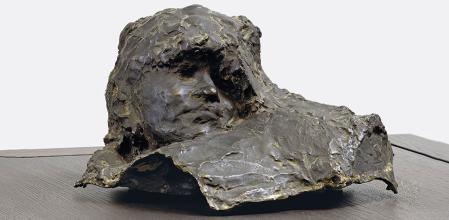 Medardo Rosso. 'Carne altrui' [Carne de otros], 1883-1884. Bronce patinado en color gris. © Colección Pieter y Catherine Coray