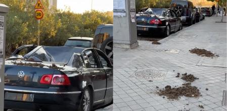 El coche destrozado cerca de la Torre Cepsa