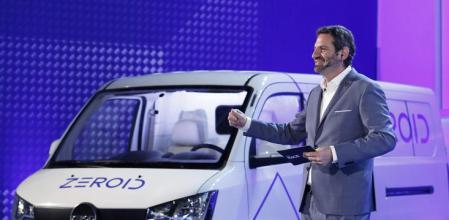 GRAFCAT5453. BARCELONA, 30/03/2022.- El consejero delegado de QEV Technologies, Joan Orús, durante la presentación de la estrategia de los impulsores del hub que planea reactivar las instalaciones de Nissan en Zona Franca -QEV Technologies y BTech- que prevén empezar a fabricar ya en 2023 furgonetas eléctricas para flotas de empresas, y alcanzar las 100.000 unidades en tres años, bajo dos marcas. EFE/Andreu Dalmau.