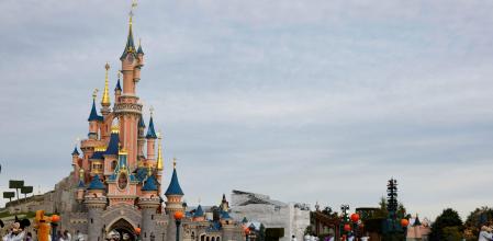 Aspecto de Disneyland Paris durante una ceremonia de celebración del centenario de Disney
