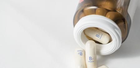 La Biotina, o vitamina B7, es esencial para una buena salud capilar y de las uñas.