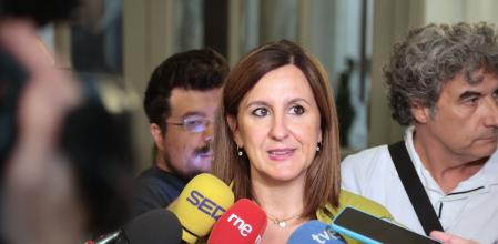 Algo ha cambiado en el tono empleado por el portavoz municipal de Vox que parece haber bajado el nivel de exigencia empleado hasta ahora. Tal vez tenga algo que ver la reunión que el martes mantuvo el mismo y el diputado nacional y presidente provincial de Vox, Ignacio Gil Lázaro, con la propia Catalá y con el concejal de Grandes Proyectos, José Marí Olano, al que Badenas puso en la picota por su trabajo en la consultora KPMG. Badenas justificó la presencia de Gil Lázaro en la reunión por ser una persona de 