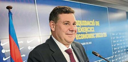 GRAFCAT5174. SANT JOAN DESPÍ (BARCELONA) (ESPAÑA), 18/10/2023.- El vicepresidente del área económica del FC Barcelona, Eduard Romeu, durante la presentación este miércoles en la Ciudad Deportiva Joan Gamper del cierre económico de la temporada 2022-2023 y el presupuesto del curso 2023-2024. EFE/ Enric Fontcuberta