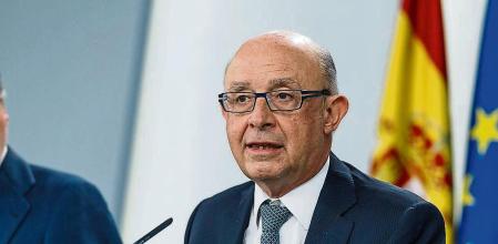 Rueda de prensa del Consejo de Ministros Presupuestos generales del estado Inigo Mendez de Vigo Cristobal Montoro y Roman Escolano