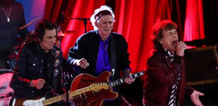 Primer directo: Wood, Richards y Jagger durante la actuación privada el jueves en Nueva York aprovechando la presentación de su flamante obra.