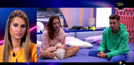 Pilar Llori, observando con atención las imágenes de Jessica Bueno y Luitingo en 'GH VIP 8'