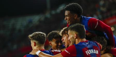 Marc Guiu, rodeado de los jóvenes Gavi, Yamal, Balde y Ferran Torres, celebra su tanto el Athletic