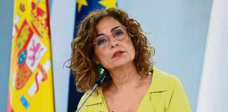 La ministra de Hacienda en funciones, María Jesús Montero y la ministra en funciones de Política Territorial y Portavoz del Gobierno, Isabel Rodríguez comparecen rueda de prensa tras la reunión del Consejo de Ministros este martes en el complejo del Palacio de la Moncloa, en Madrid. Foto Emilia Gutierrez 03/10/2023