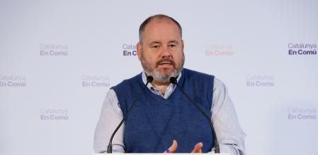 Joan Mena, portavoz de Catalunya en Comú durante la rueda de prensa.