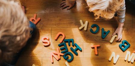 El proyecto impulsado por Carreiras se focaliza en analizar los circuitos neuronales del tálamo, estructura del cerebro de la que depende que las letras que los niños leen o los fonemas que escuchan accedan correctamente a la corteza