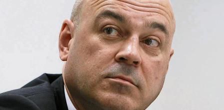 FILE PHOTO: Alexey Kuzmichev, chairman of Russian investment company A1 advisory committee, attends a news conference in Moscow April 3, 2013. REUTERS/Sergei Karpukhin/File Photo