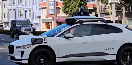 Uno de los taxis sin conductor que circulan por San Francisco