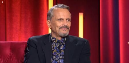 Miguel Bosé explica los pormenores de su dolencia a Carlos Sobera.