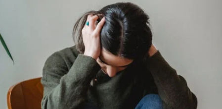 No podía soportar los incesantes crujidos y chasquidos que seguía escuchando