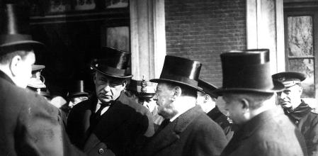 MIGUEL PRIMO DE RIVERA CON SEVERIANO MARTINEZ ANIDO Y OTRAS PERSONALIDADES. EFE (FOTO SIN FECHA, AÑOS 20). EFE.