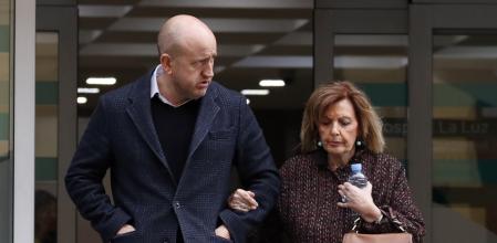 La periodista María Teresa Campos con Gustavo por las calles de Madrid. 29/01/2019