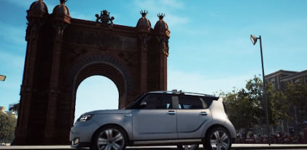 Un coche del juego pasa por delante del Arco del Triunfo