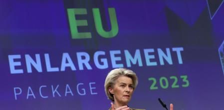 European Commission President Ursula von der Leyen speaks as she holds a press conference with European Commissioner for Neighbourhood and Enlargement Oliver Varhelyi in Brussels, Belgium November 8, 2023. REUTERS/Yves Herman