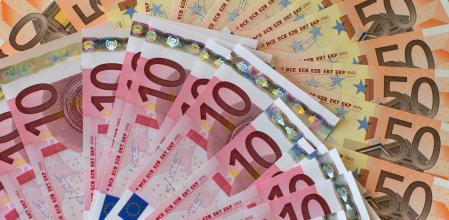 El guarda se encontró la ingente cantidad en la carretera.