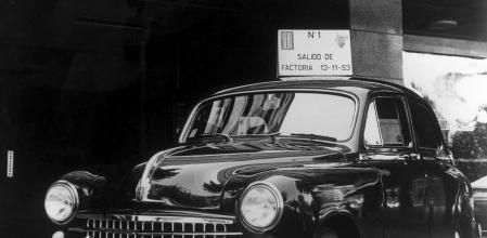 La matrícula del primer coche de Seat, el 1400, suscitó controversia. Su precio era un lujo; pese a ello, triunfó