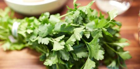 Esta planta aromática apenas dura dos días fresca... a no ser que sepas cómo conservarla.