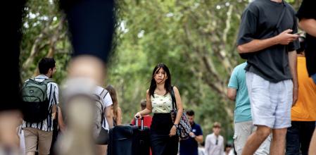 FOTO ALEX GARCIA PROS Y CONTRAS DEL TURISMO SOBRE LA ECONOMIA. CENTRO DE BARCELONA. GUIAS TURISTICOS. GUIRIS 2023/07/05