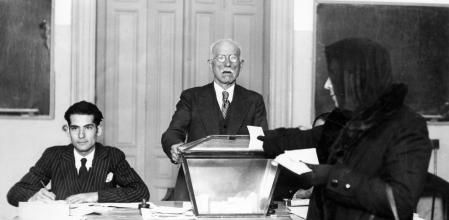 SEGUNDA REPUBLICA ESPAÑOLA.- MADRID, 19 DE NOVIEMBRE DE 1933.- EN LAS ELECCIONES DE ESTE AÑO LAS MUJERES PUDIERON VOTAR POR PRIMERA VEZ EN ESPAÑA.- EFE.