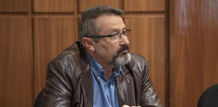 Momento del juicio celebrado este viernes en Murcia. La Fiscalía ha pedido penas que suman 25 años cárcel para un hombre (en la foto) que será juzgado ante un jurado popular a partir de este vienes en la Audiencia Provincial de Murcia acusado de asesinar de tres disparos a un magrebí con una pistola para la que carecía de licencia en un bar de Puerto de Mazarrón (Mazarrón).