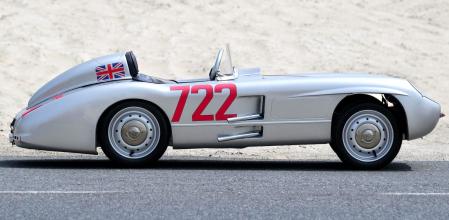 Esta versión del extraordinario vehículo deportivo 300 SLR de Mercedes-Benz se construyó en el año 2020.