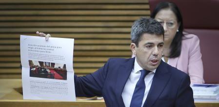 El presidente de la Generalitat Valenciana, Carlos Mazón, durante su intervención en Les Corts.