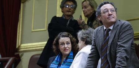 MADRID, 29/11/2023.- La presidenta del Consejo General del Estado, MAgdalena Valerio (i) junto al fiscal general del Estado, Álvaro García Ortiz (d) antes del comienzo de la solemne apertura de la XV Legislatura, en una sesión conjunta de las Cortes Generales que se celebra en el Congreso y donde el rey pronunciará un discurso ante el nuevo Gobierno de Pedro Sánchez y los diputados y senadores elegidos el pasado 23 de julio. EFE/ Chema Moya
