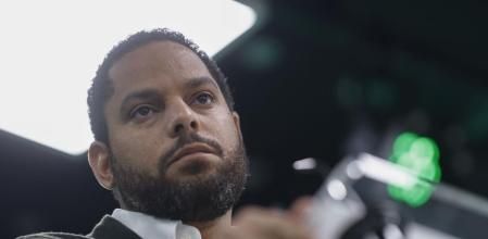 El secretario general de Vox, Ignacio Garriga durante una rueda de prensa celebrada en la sede del partido en Madrid este lunes.