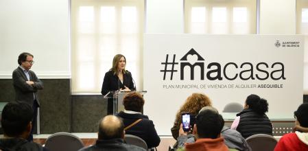 María José Catalá en el acto de firma de los nuevos contratos de alquiler asequible.