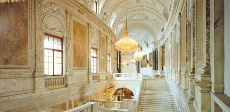 Escalera monumental del Jagdplateau en el Neue Hofburg, Viena