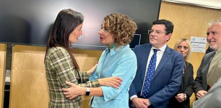 Ruth Merino saluda a la ministra de Hacienda, María Jesús Montero, antes de iniciarse el Consejo de Política Fiscal y Financiera