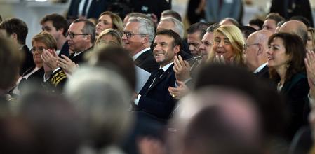 French Finance Minister Bruno Le Maire (4thL), French President Emmanuel Macron, French Minister for Ecological Transition and Territories' Cohesion Christophe Bechu (7thL) and French Secretary of State for Rurality Dominique Faure react during a visit to mark the two years of the France 2030 investment plan at the Airbus site in Toulouse, south-western France, on December 11, 2023. French President visits Toulouse to speak of France 2030, two years after the launch of this investment plan focused on innovation, which should be widened to new technologies. (Photo by Caroline BLUMBERG / POOL / AFP)