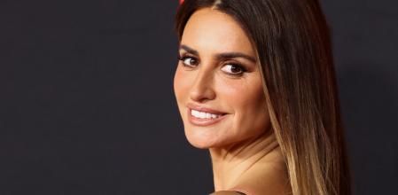 Penélope Cruz con su nuevo look en el estreno de 'Ferrari' en Los Ángeles