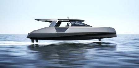 La embarcación mide 15 m de eslora y dispone de una manga máxima de 4,5 m.