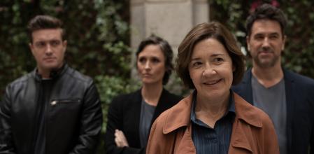 María Pujalte, que encabeza el reparto, es todo carisma.