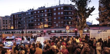 Protesta de los vecinos de Alfafar que piden la supresión de un paso a nivel.&nbsp;&nbsp;