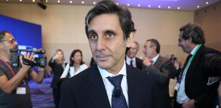 foto XAVIER CERVERA 05/05/2022 segunda jornada de las conferencias del circulo d economia en el hotel vela ,barcelona cambio de era...¿o era de cambios? jose ignacio goirigolzarri ,presidente d caixabank, jose maria alvarez-pallete, presidente ejecutivo d telefonica, y moderado por maite barrera ,miembro d la junta directiva del circulo d economia