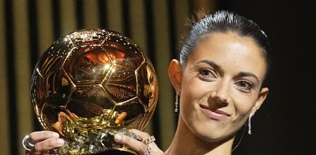 FILE - FC Barcelona's and Spain's national team's midfielder Aitana Bonmati holds the 2023 Women's Ballon d'Or award during the 67th Ballon d'Or (Golden Ball) award ceremony at Theatre du Chatelet in Paris, France, Monday, Oct. 30, 2023. The women’s best player award shortlist features two 2023 World Cup winners, Aitana Bonmatí and Jenni Hermoso of Spain, plus Linda Caicedo of Colombia. (AP Photo/Michel Euler, File)
