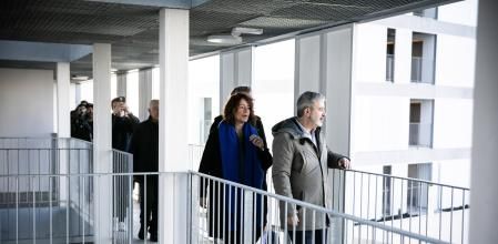 foto XAVIER CERVERA 27 de desembre, a les 10.00 hores (c. Cal Cisó 49-59), l’alcalde de Barcelona Jaume Collboni visita una nova promoció d’habitatge públic recentment finalitzada al barri de la Marina del Prat Vermell, a Sants-Montjuïc, acompanyat de la primera tinenta d’alcaldia, Laia Bonet, i el comissionat d’Habitatge, Joan Ramon Riera. Durant la visita, l’alcalde atendrà els mitjans de comunicació per explicar l’estat d’ampliació del parc públic d’habitatge. NOTA: l’accés a l’edifici es farà per l’anomenada plaça del Micky, situada al carrer de Cal Cisó entre els carrers de Pontils i de Micaela Chalmeta. FER FOTOS DELS HABITATGES VPO AMB I SENSE POLITICS