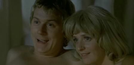 Fotograma de la película 'Pasión desnuda en el dormitorio', una de las últimas proyectadas en el cine Galería Condal.