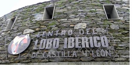 Entrada del Centro del Lobo Ibérico de Castilla y León, en la localidad de Robledo (Zamora)  .