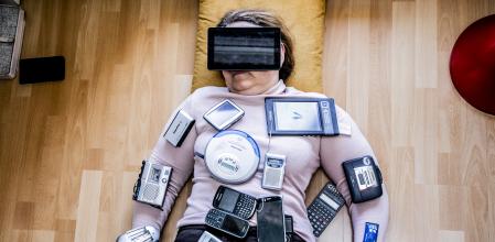 FOTO XAVIER CERVERA 10/02/2022 IMAGEN QUE SUGIERA LA ACUMULACION DE EQUIPOS ELETRICOS Y ELECTRÓNICOS (TELEFONO, RADIO, CASSETTE, APARATOS DOMESTICOS, LABORALES,..)..QUE NO SE APROVECHAN SUS METALES, ES DECIR SUS MINERALES DEL INTERIOR (Y Q PODRIA EVITAR SEGUIR ABRIENDO, EXTRAER DE MINAS...)