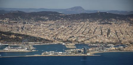 VISTAS AEREAS DE LA CIUDAD DE BARCELONA. CON EL PORT VELL QUE ACOGERÁ LA BARCELONA WORLD RACE EN SUS INSTALACIONES
