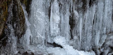Esculturas naturales de hielo en la Riera Major.