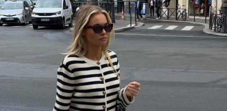 Claire Rose con el cárdigan que triunfa entre las prescriptoras de estilo francesas